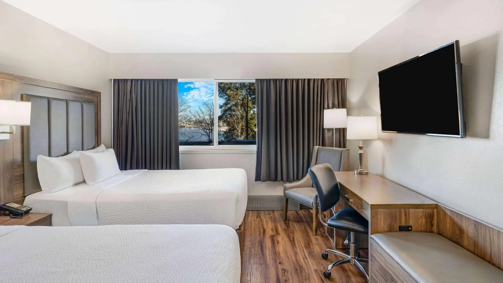 Days Inn By Wyndham Victoria On The Harbour Hotel